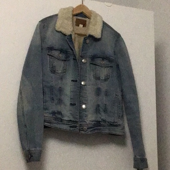 Jeans jacket with fur - Picture 1 of 3